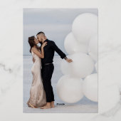 Verziertes Monogramm-Foto mit der Blume speichern  Folieneinladung (Rückseite)