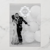 Verziertes Monogramm-Foto mit der Blume speichern Folieneinladung (Vorderseite)