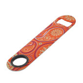 Verziertes Orange Paisley Muster Monogramm Speed Flaschenöffner (Rückseite Schrägansicht)