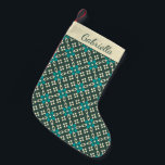 Verziertes Retro Muster Emerald Green Personalisie Kleiner Weihnachtsstrumpf<br><div class="desc">Dekoratives Verziertes Retro-Fliesenmuster im Smaragdgrünen Personalisierten Strumpf</div>