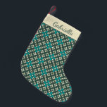 Verziertes Retro Muster Emerald Green Personalisie Kleiner Weihnachtsstrumpf<br><div class="desc">Dekoratives Verziertes Retro-Fliesenmuster im Smaragdgrünen Personalisierten Strumpf</div>