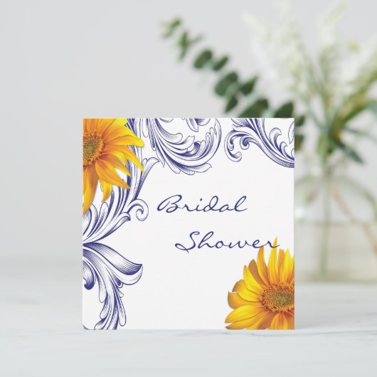 Verziertes Royal Blue Yellow Sonnenblumen Brautpar Einladung (Stehend Vorderseite)