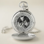 Verziertes rundes Foto Taschenuhr<br><div class="desc">Dieses verzierte,  silbergraue Design sieht gut aus mit schwarz-weißen Fotos. Sie können ein Foto mit einem Filter in b&w ändern. Klicken Sie auf Anpassen,  um das Bild zu ändern.</div>