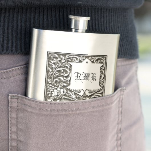 Verziertes Vintages Scrollmonogramm Flachmann (Beispiel)