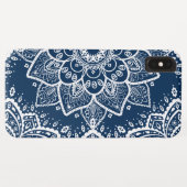 Verziertes weißes Mandala mit blauem Hintergrund Case-Mate iPhone Hülle (Rückseite (Horizontal))