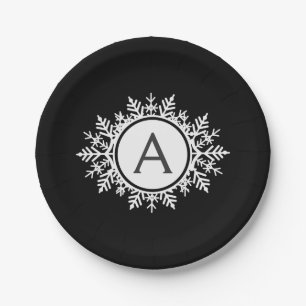 Verziertes weißes Schneeflocke-Monogramm auf Pappteller