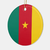 Verzierung unter der Flagge Kameruns Keramik Ornament (Links)