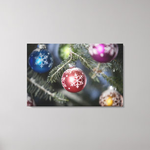 Verzierungen auf einem Weihnachtsbaum Leinwanddruck