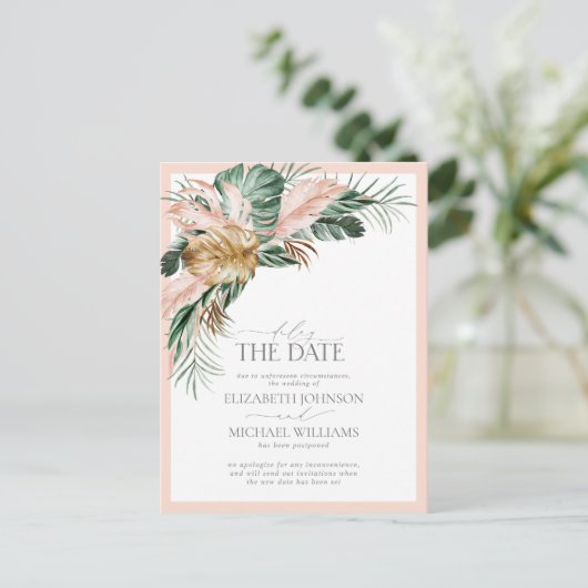 Verzögern Sie das Datum der rosa tropischen Boho H Ankündigungspostkarte (Stehend Vorderseite)