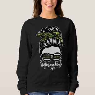 Veteran Ehefrau Life Messy Bun Hair Funny Veteran Sweatshirt