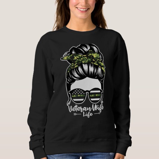 Veteran Ehefrau Life Messy Bun Hair Funny Veteran  Sweatshirt (Vorderseite)