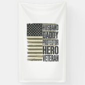 Veteran Ehemann Daddy Beschützer Held Flagge Shirt Banner (Vertikal)