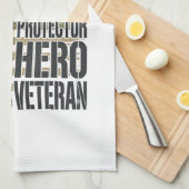 Veteran Ehemann Daddy Beschützer Held Flagge Shirt Geschirrtuch (Viertel Falte)