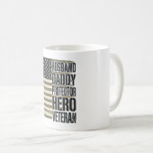Veteran Ehemann Daddy Beschützer Held Flagge Shirt Kaffeetasse (VorderseiteRechts)