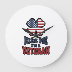Veteran Küss Mich Patriotischer Klee Vintage-Shirt Große Wanduhr