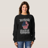 Veteran Miniature Schnauzer Retired Dog  Retiremen Sweatshirt (Vorne ganz)