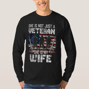 Veteran She is My Ehefrau American Flag Veterans D T-Shirt