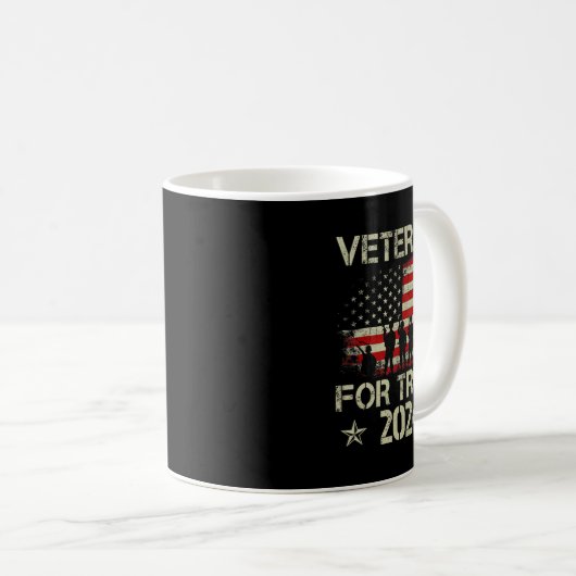 Veteranen für Trump 2024 Amerikanische Fahne 4. Ju Kaffeetasse (VorderseiteRechts)