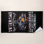 Veteranen, weil Superhelden in Cinemas beschäftigt Strandtuch (Vorderseite)