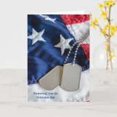 Veterans Day Militärhundemarken auf der Flagge Karte (Gelbe Blume)