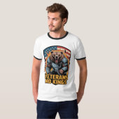 Veterans No Kings Graphic Bear T-Shirt (Vorne ganz)