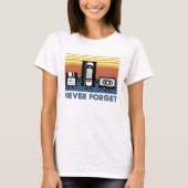 VHS Never Forget Cassette Tape 80s Retro T-Shirt (Vorderseite)