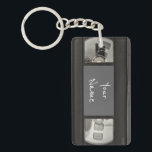 VHS Videokassette Schlüsselanhänger<br><div class="desc">Modisches Accessoire für alle Fans von VHS Videokassetten</div>
