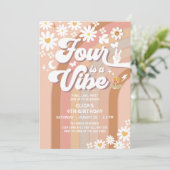 Vibe Groovy 4th Daisy Rainbow Birthday Einladung (Stehend Vorderseite)