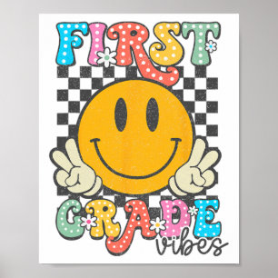 Vibes der 1. Klasse Retro-Lächeln Gesicht Lehrer K Poster