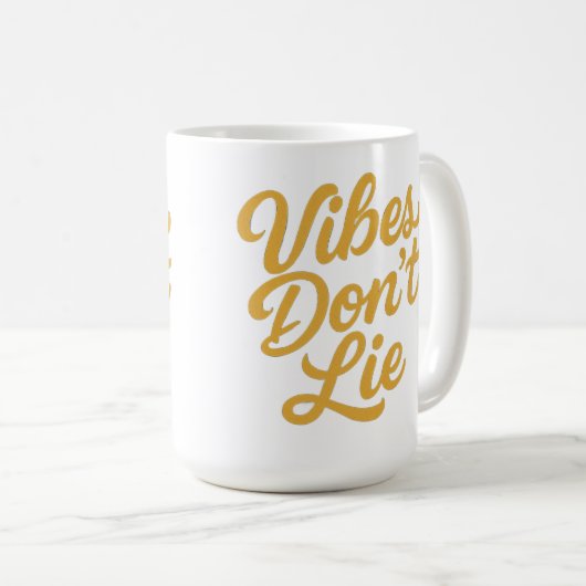 Vibes Don’t Lie – Stylish Retro Script Typography Kaffeetasse (VorderseiteRechts)