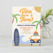 Vibes' Thrivin' & Three Surf 3. Geburtstag Party Einladung (Stehend Vorderseite)