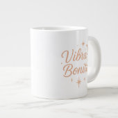 Vibra Bonito ✨ | Pastel Gold Motivational Design Jumbo-Tasse (Vorderseite Rechts)
