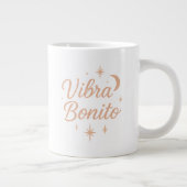 Vibra Bonito ✨ | Pastel Gold Motivational Design Jumbo-Tasse (Rechts)