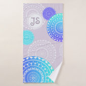 Vibraning Aqua Blue Random Mandala Monogram Badehandtuch (Badehandtuch)