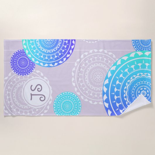 Vibraning Aqua Blue Random Mandala Monogram Strandtuch (Vorderseite)