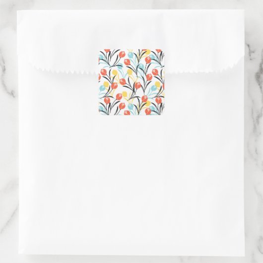 Vibranntes Tulip Muster Blumendesign auf Weiß Quadratischer Aufkleber (Tasche)