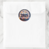 : Vibrant 2025 Celebration Design Runder Aufkleber (Tasche)