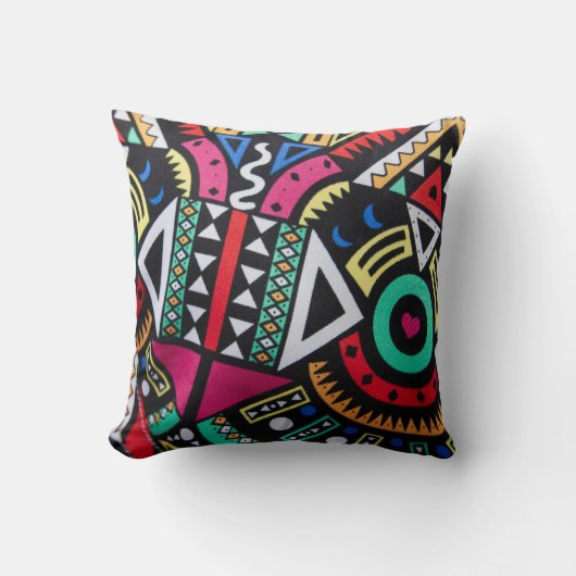 Vibrant Afro-Centric Geometric Pattern – Bold Trib Kissen (Vorderseite)