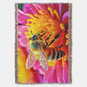 Vibrant Bee on Bloom Design Decke (Vorderseite Vertikal)