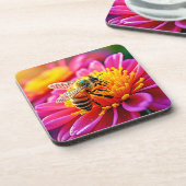 Vibrant Bee on Bloom Design Getränkeuntersetzer (Linke Seite)