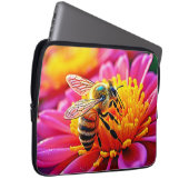 Vibrant Bee on Bloom Design Laptopschutzhülle (Vorne Rechts)