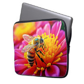 Vibrant Bee on Bloom Design Laptopschutzhülle (Vorderseite Links)
