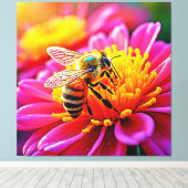 Vibrant Bee on Bloom Design Leinwanddruck (Insitu (Holzboden))