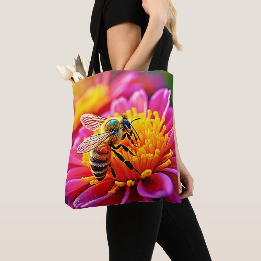 Vibrant Bee on Bloom Design Tasche (Von Nahem)