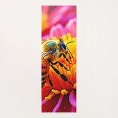 Vibrant Bee on Bloom Design Yogamatte (Rückseite)