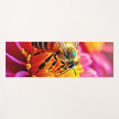 Vibrant Bee on Bloom Design Yogamatte (Vorderseite (Horizontal))
