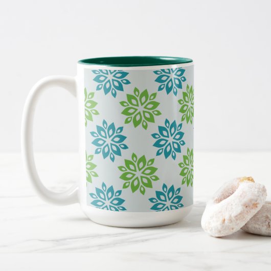 Vibrant Blue & Green Abstract Floral Zweifarbige Tasse (Mit Donut)
