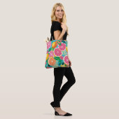 Vibrant Citrus Garden  Tasche (Am Model)