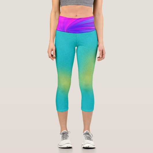 Vibrant Color Aesthetic Pattern Capri Leggings (Vorderseite)