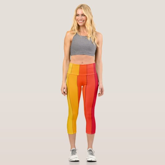 Vibrant Color Aesthetic Pattern Capri Leggings (Vorderseite)